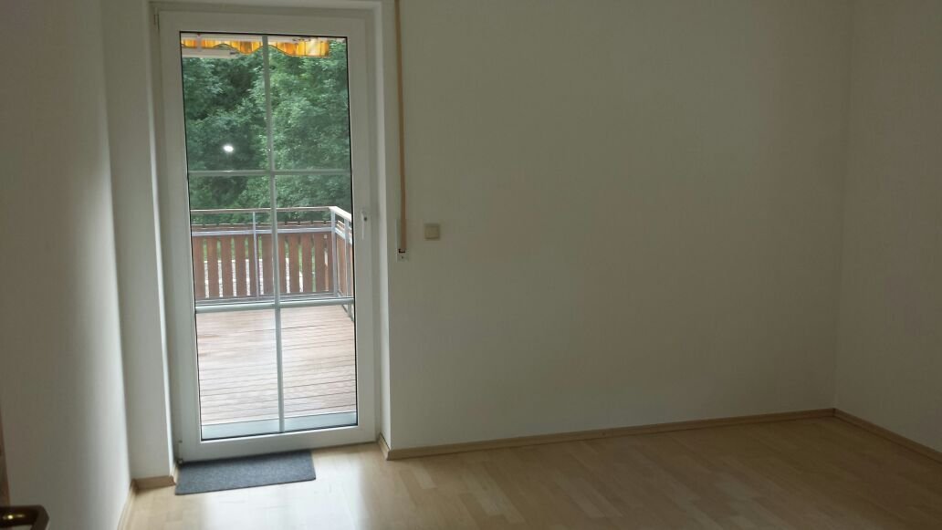 Attraktive 4-Zimmer-Eigentumswohnung mit Terrasse, Einbauküche, Garage und Stellplatz