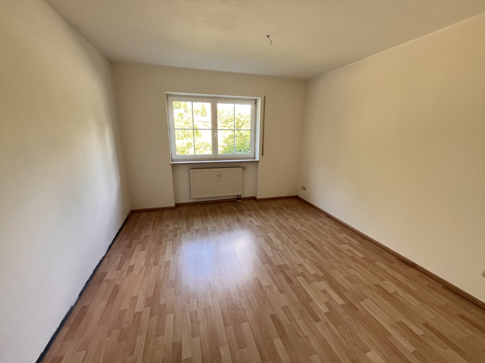 Attraktive 4-Zimmer-Eigentumswohnung mit Terrasse, Einbauküche, Garage und Stellplatz