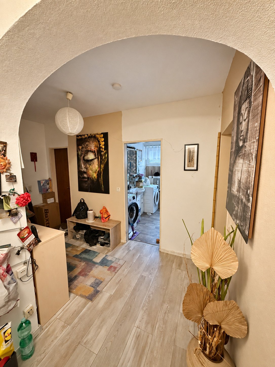Vermietete 2-Zimmer-Eigentumswohnung: Große West-Loggia und Tiefgaragenstellplatz