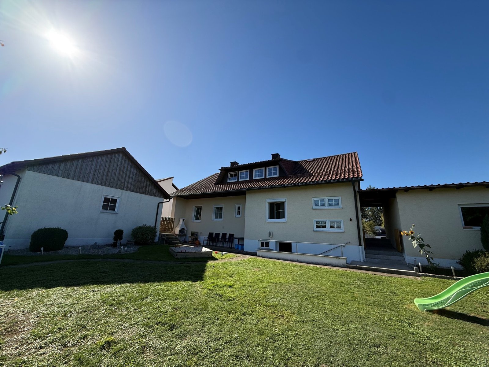 Saniertes Zweifamilienhaus mit Ausbaureserve
