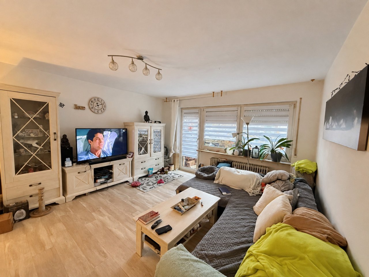 Wohnzimmer mit Zugang Loggia Wohnzimmer mit Zugang Loggia