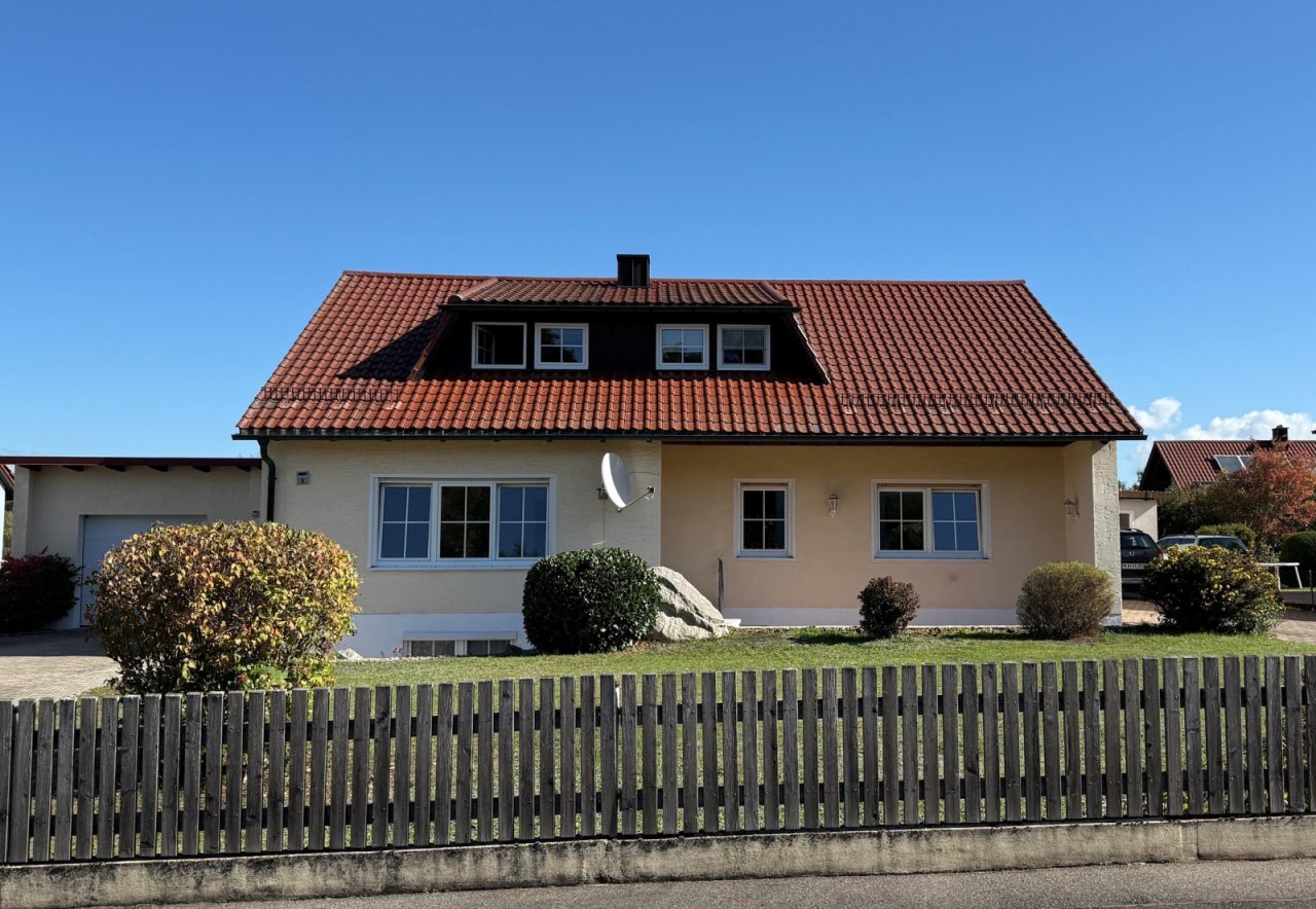 Vor dem Zaun